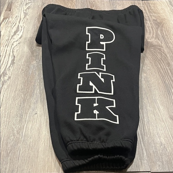 PINK Victoria's Secret Pants - PINK Victoria’s Secret jogger Size Large New with tag